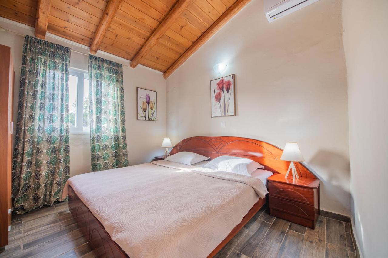 Villa Stelios Stone House Sinarades Kouramádes Esterno foto